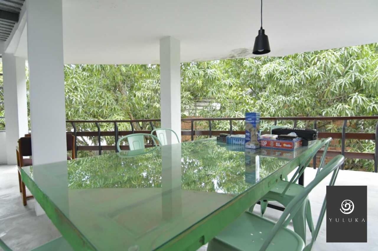 אפולו Yuluka Hostel מראה חיצוני תמונה