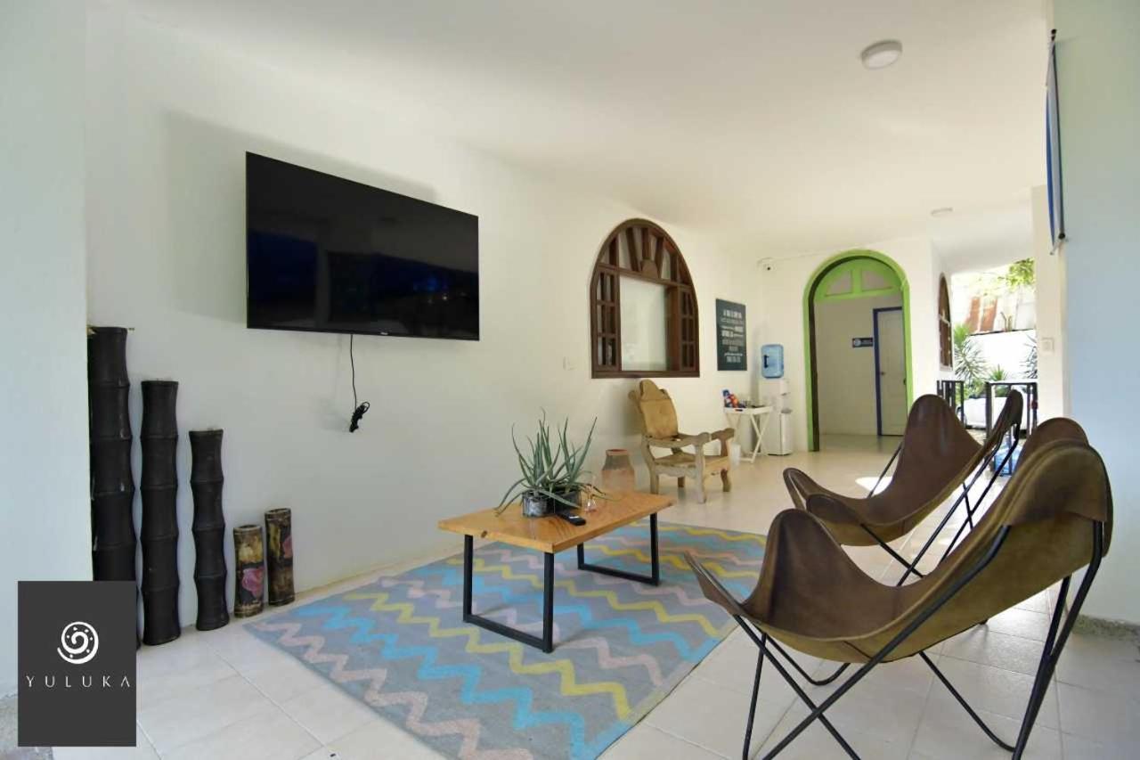 אפולו Yuluka Hostel מראה חיצוני תמונה